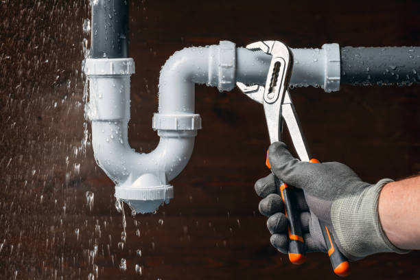 Professional Emergency Plumber technician working in Lawrence, NY